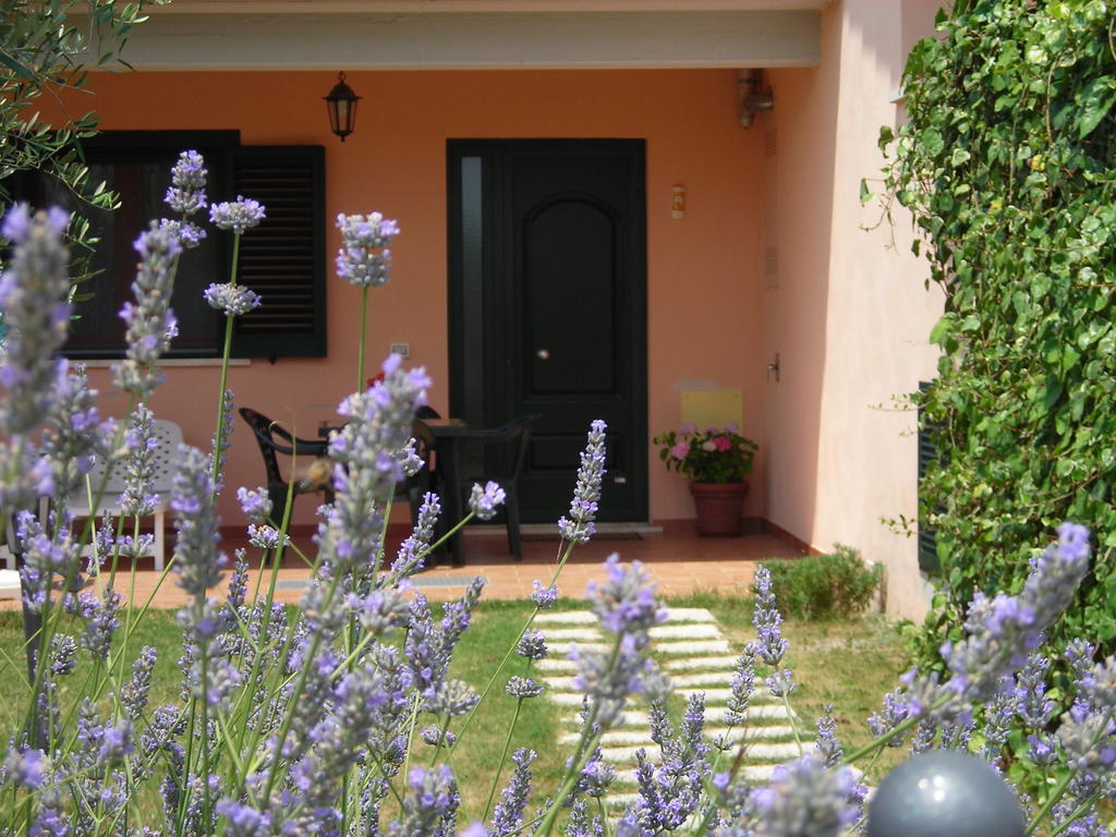 Residence Ai Campi Da Golf Saturnia Exteriör bild