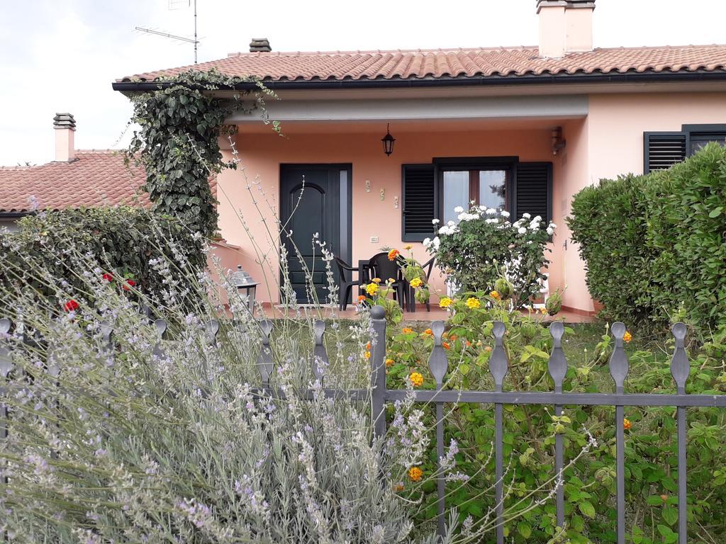 Residence Ai Campi Da Golf Saturnia Exteriör bild