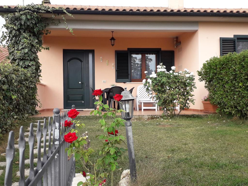Residence Ai Campi Da Golf Saturnia Exteriör bild